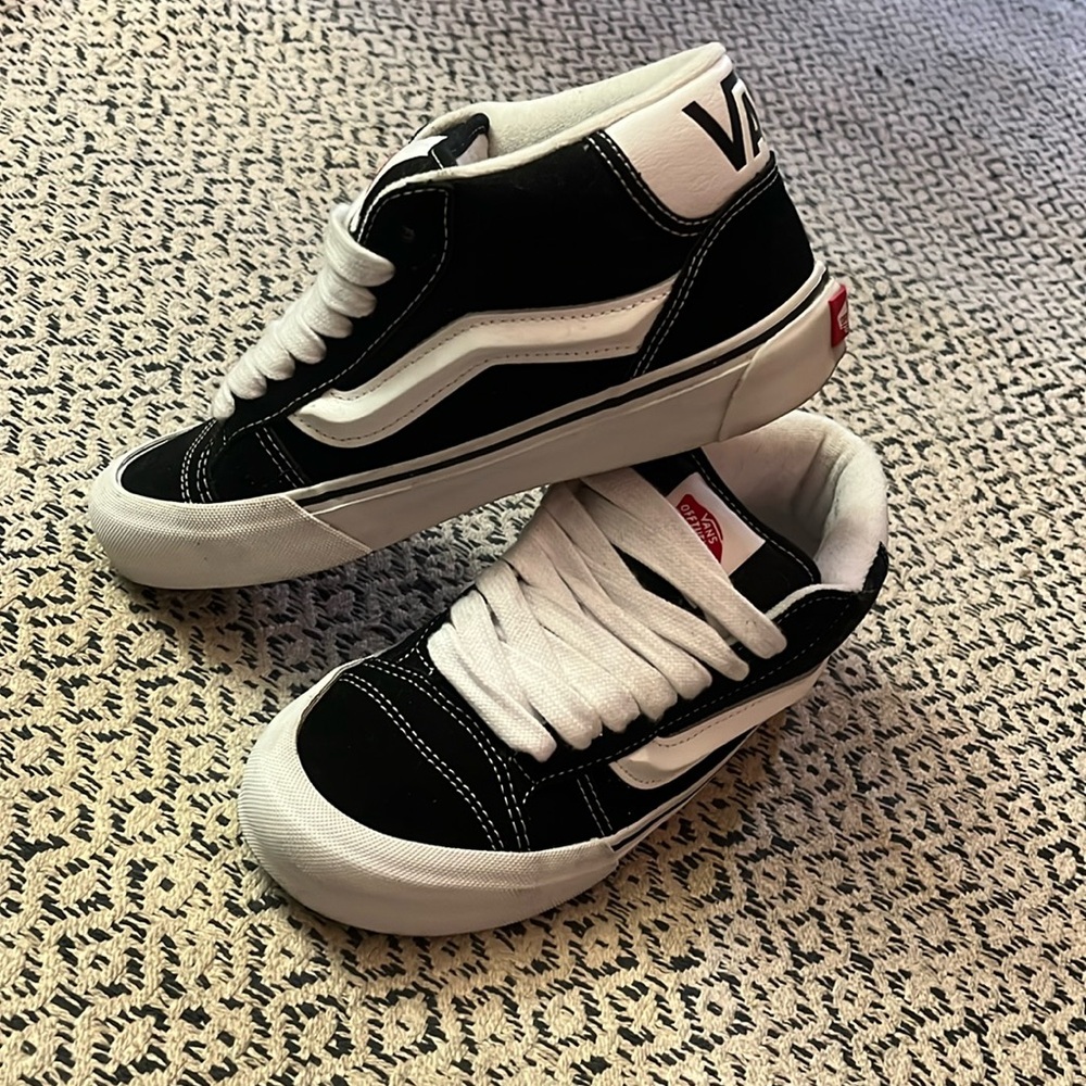 vans knu skool mid suede sneakers
